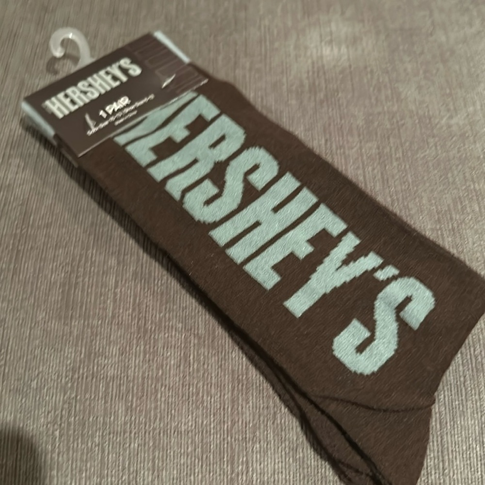 Hersheys Adult Crew socks shoe size 6-12 NWT